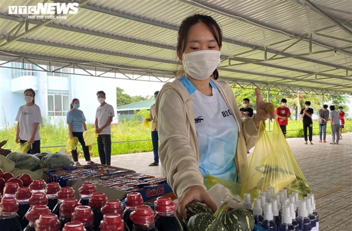 COVID-19 Soutiens des Laotiens et Cambodgiens qui étudient au Vietnam